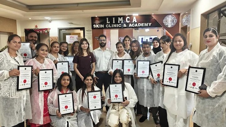 New Look by Suruchi academy graduates with their certificates